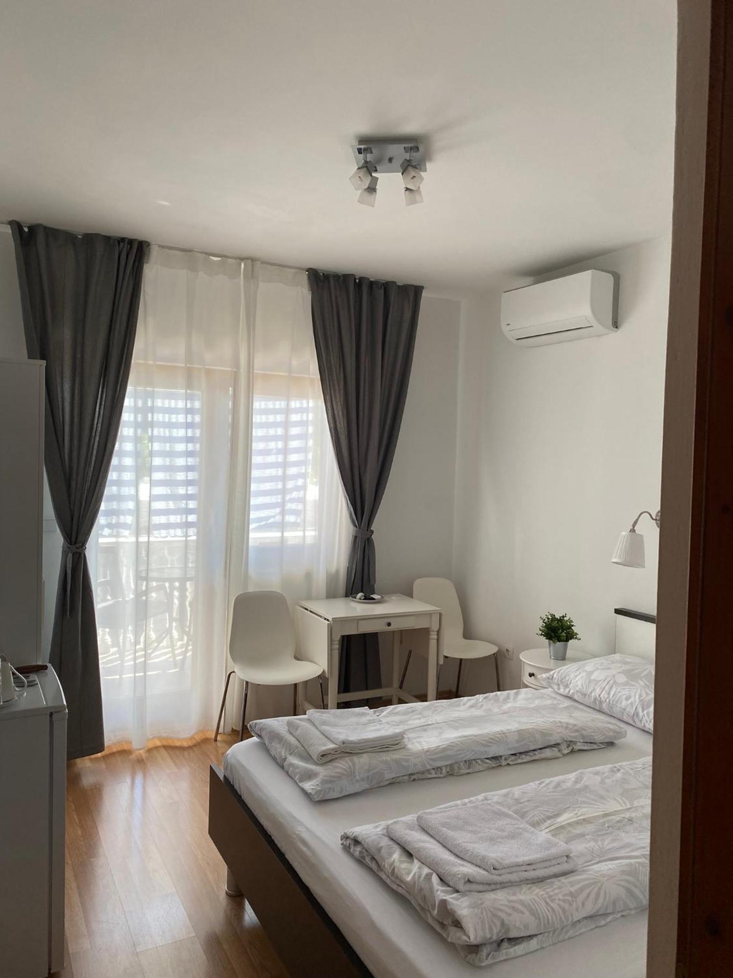Apartments Irina Рованьска Экстерьер фото